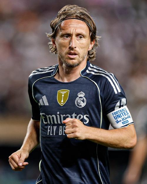 篮球湖人球员关键比赛中发挥稳定